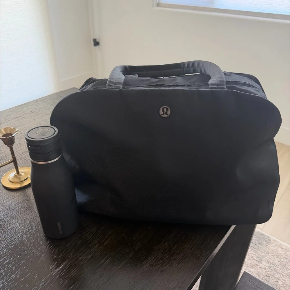 Lululemon Athletica Black city essentials Duffel Bag and water bottle
